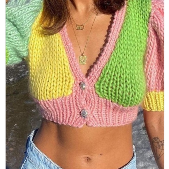 COLOR BLOCK TOP! - Picture 4 of 10